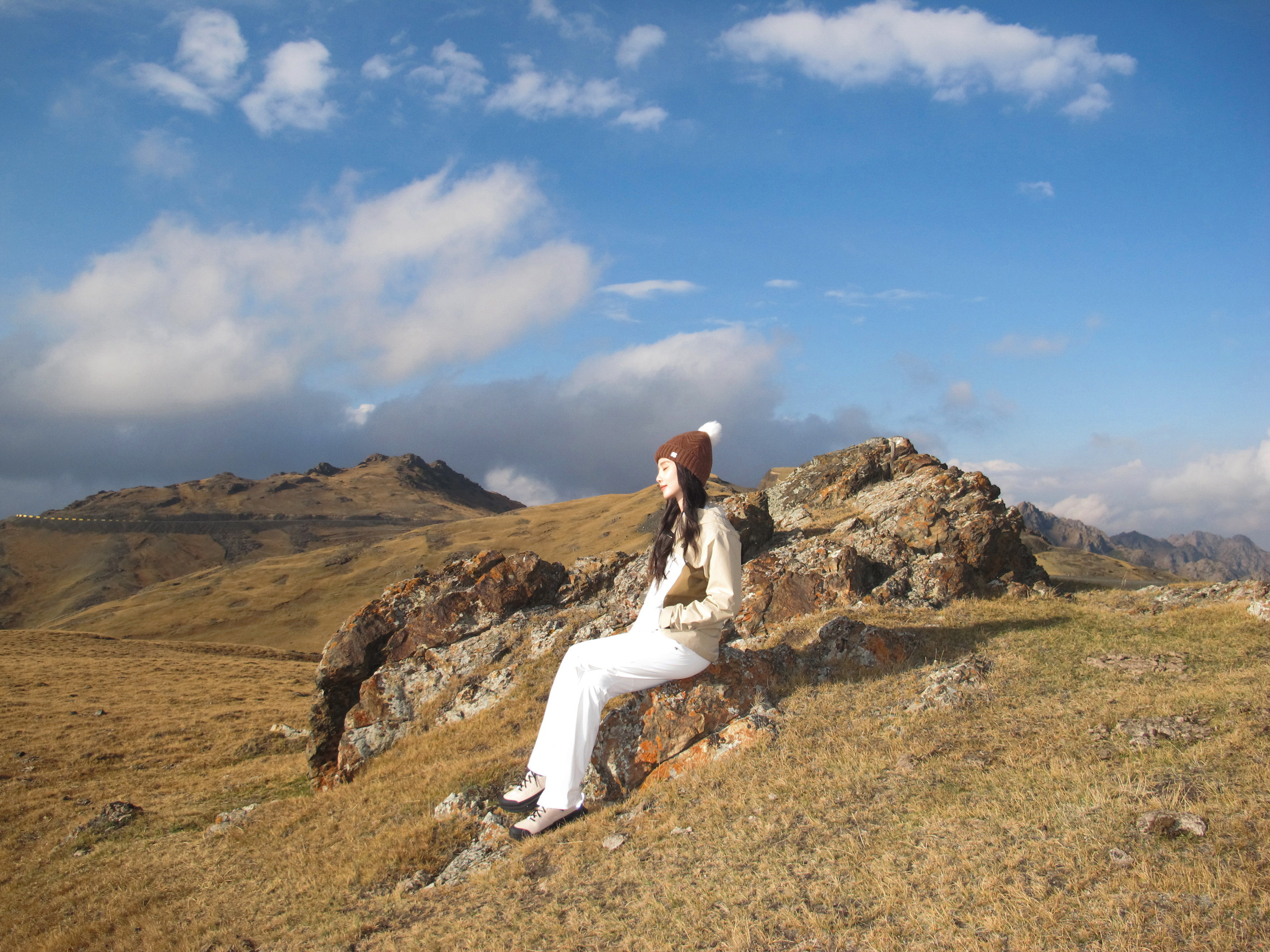 刘诗诗把儿子步步扛上车刘诗诗在复制粘贴的时代，你是手写的诗