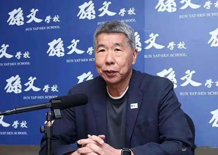 台媒有一明白人。张亚中，中国许多人都没有想到的，他想到了，他说：大陆对台的军演到