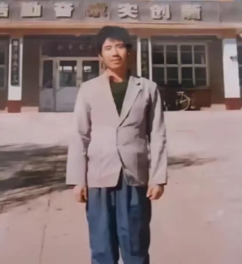 1979年，内蒙古一对夫妻生下儿子不想要，连夜送给村里刚丧子的贫农:“这孩子你要