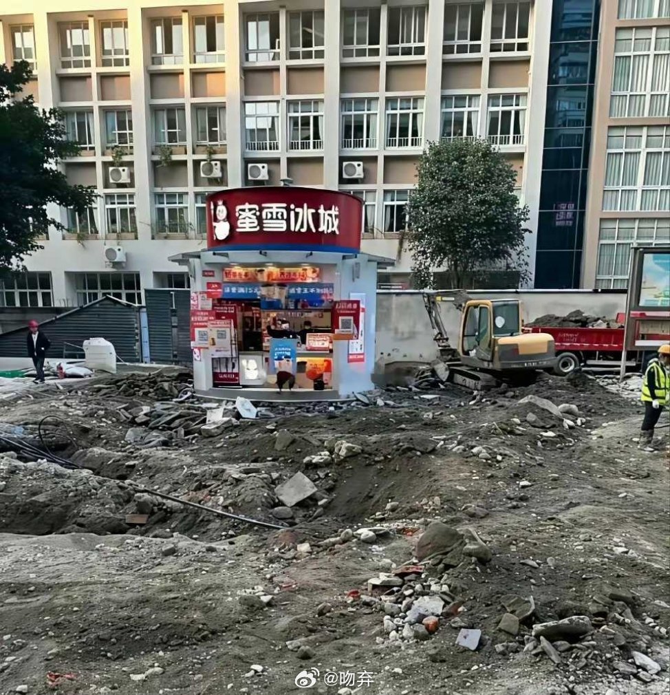 租下这个店面的老板，怕是肠子都悔青了吧！