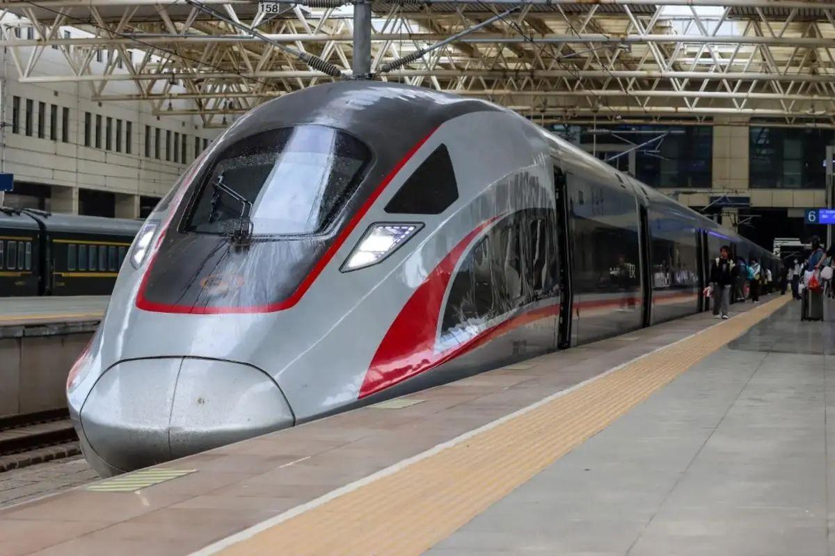 晚上为什么没有高铁？一位铁路工作者告诉我，90%的人不知道，飞机可以通宵飞行，火