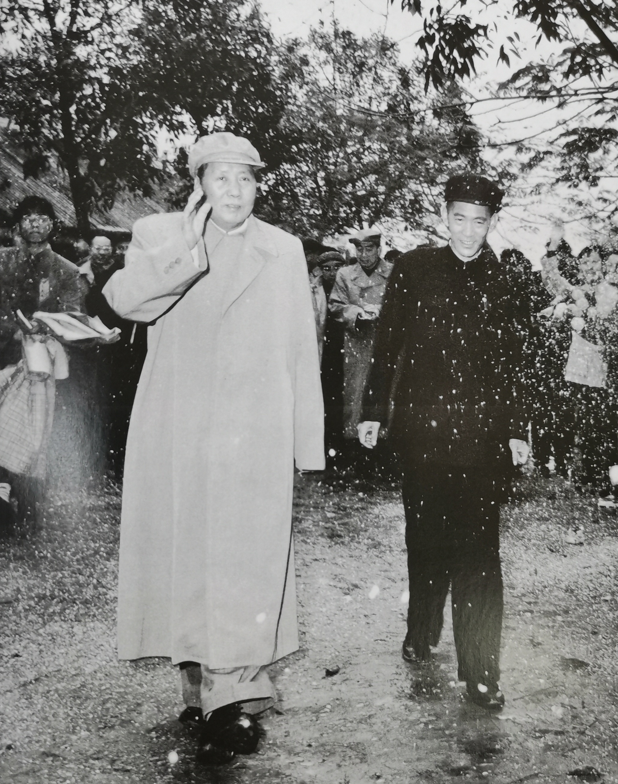 1958年1月22日，中央在广西南宁召开著名的南宁会议。这是毛主席在南宁接见群众