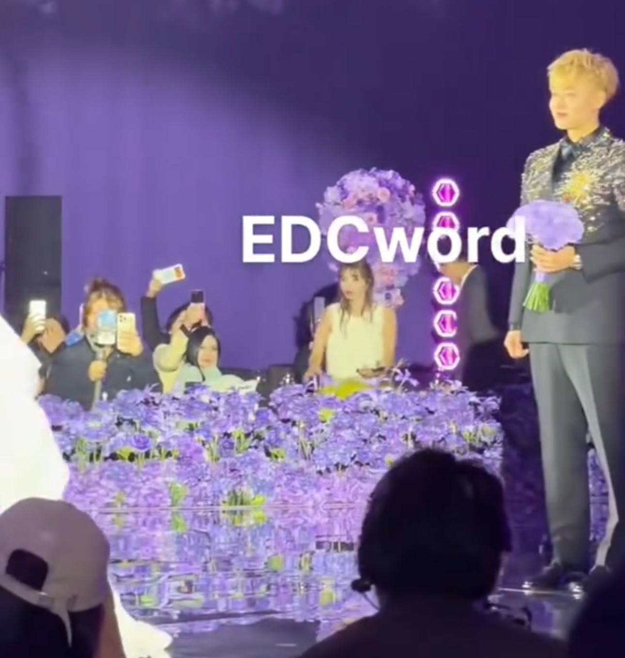 仁义啊宁宁，真去黄子韬徐艺洋婚礼了！sm练习生时期的友情🥹🥹宁艺卓注视着黄子