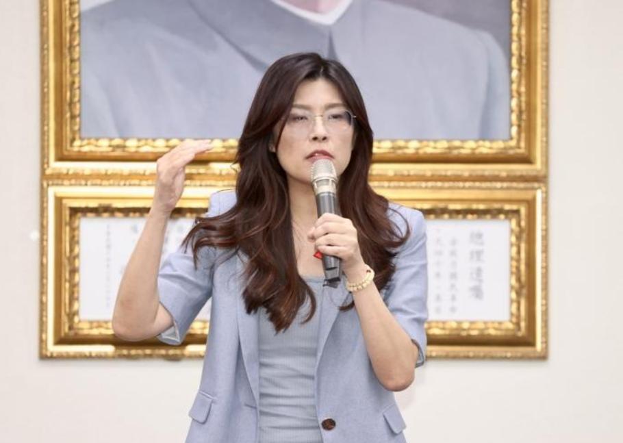 亲自前往追思吴石烈士？郑丽文在两岸路线上再释积极信号：坚定“一个中国、两岸同心、