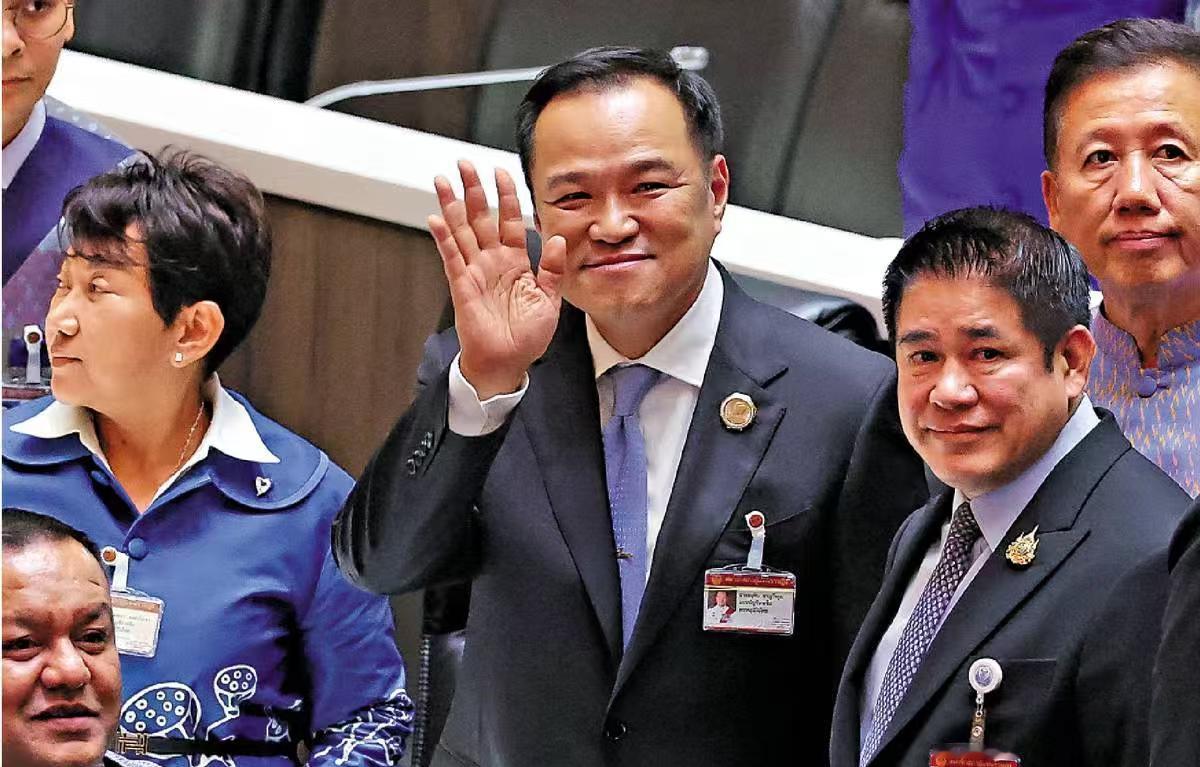 很多人不理解，泰国为什么要对柬埔寨出手。我先问大家一个问题，现在你们身边的人，是