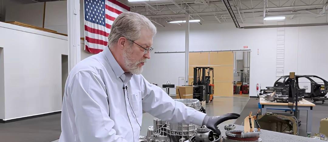 美国佬这次是真的懵了。Caresoft那帮搞逆向工程的老师傅，把一台比亚迪海鸥从