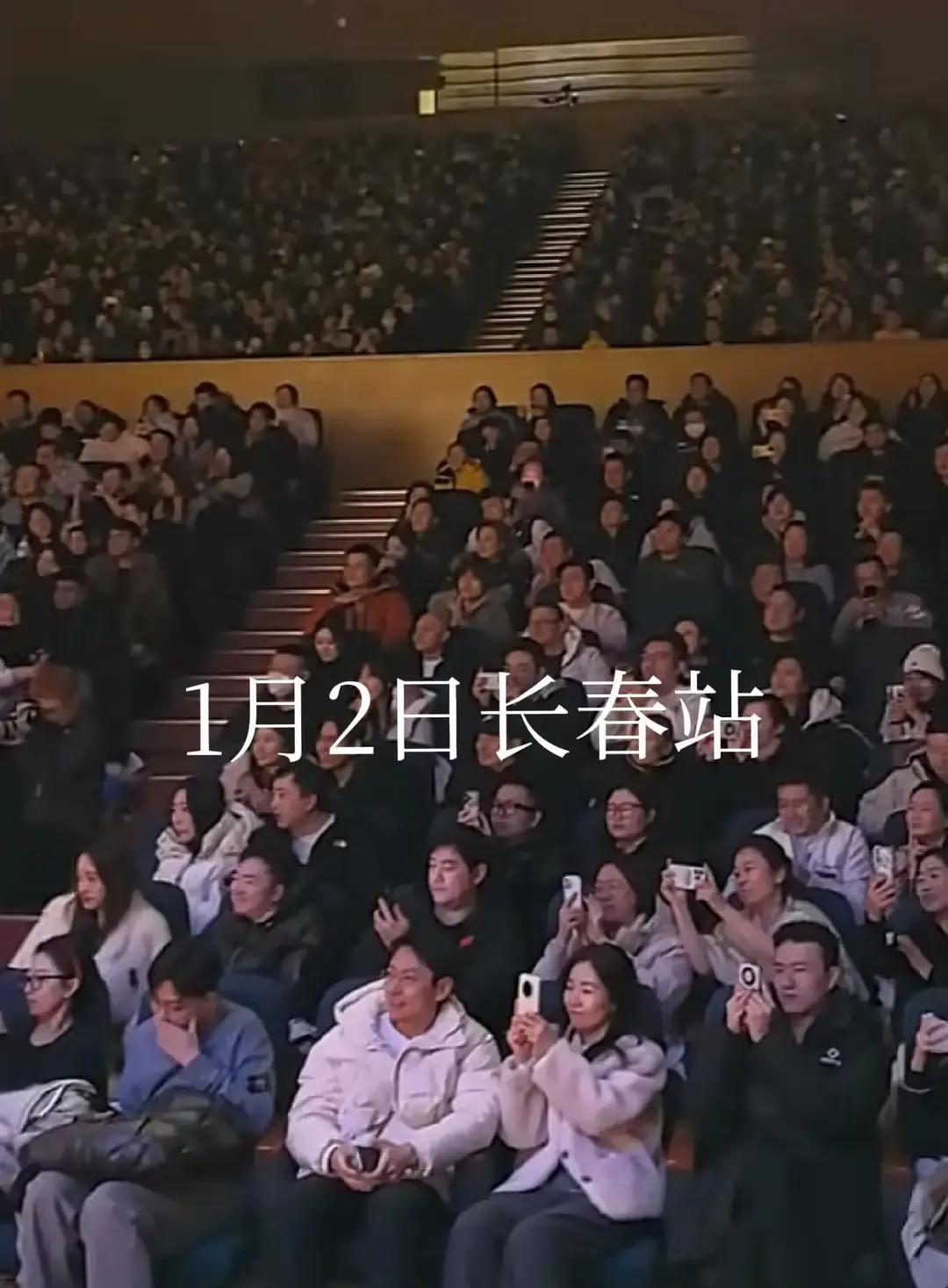 长春站第三场，开票30秒抢空票根攥手里，嗓子还是哑的。现场一千二百个座位，