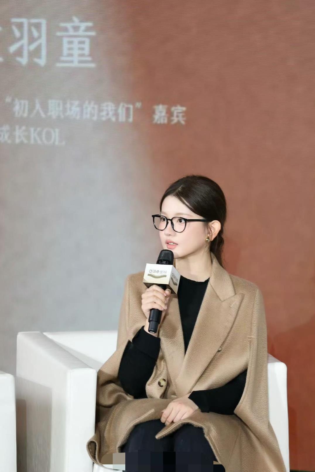 这一天所有看不起孟羽童的都沉默了谁也没想到，当初离开的时候，被多少人指着鼻子