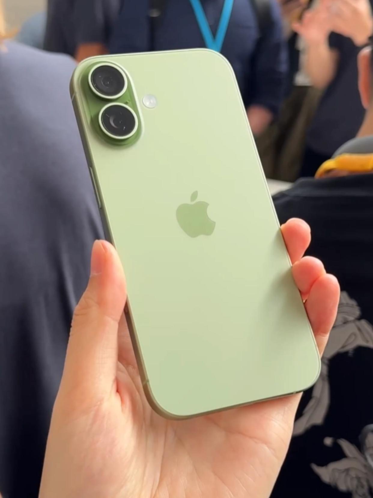 便宜1000的iPhone17，要把安卓小屏豆沙了..感觉苹果是真急了，iP