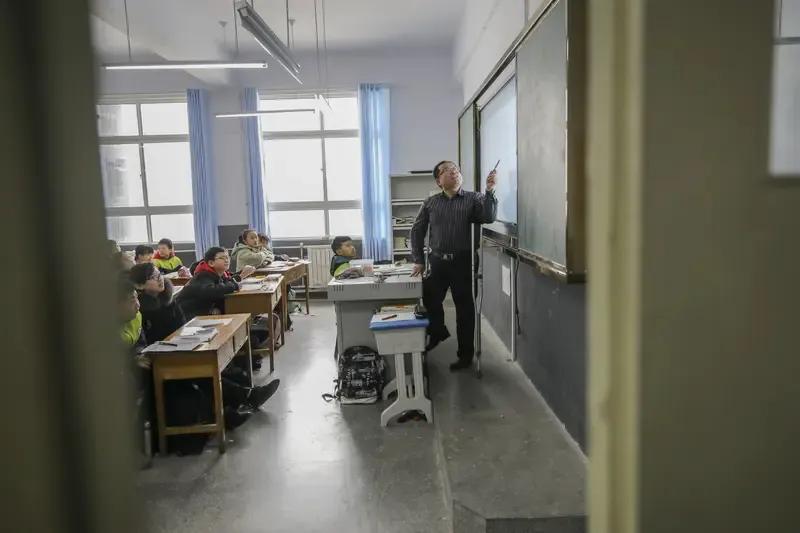 在学校里，到底什么样的老师混得最好？刚刚踏入工作岗位时，我感觉敢于和学校领导硬