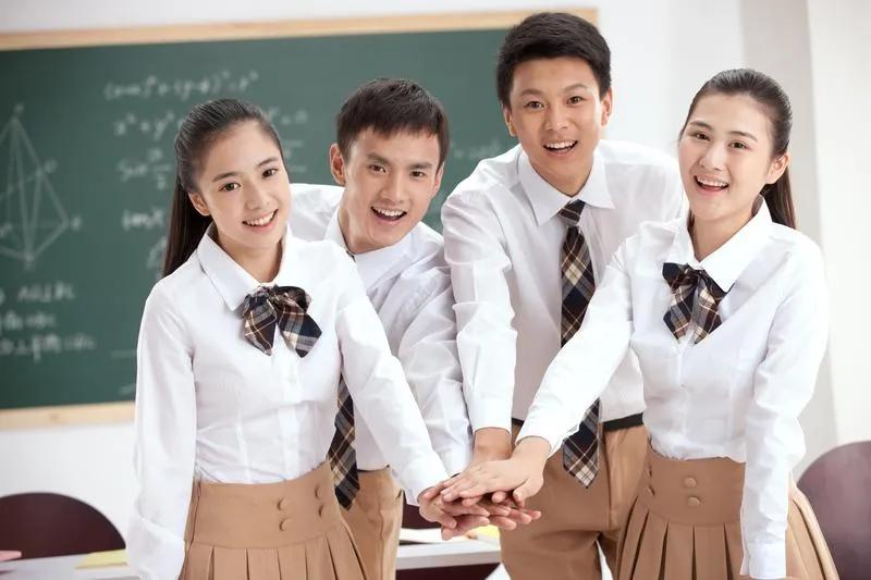 唉！如今的学生到底是怎么了呢？过去的学生中，确实有不学习的，但是他们仅仅是不学习