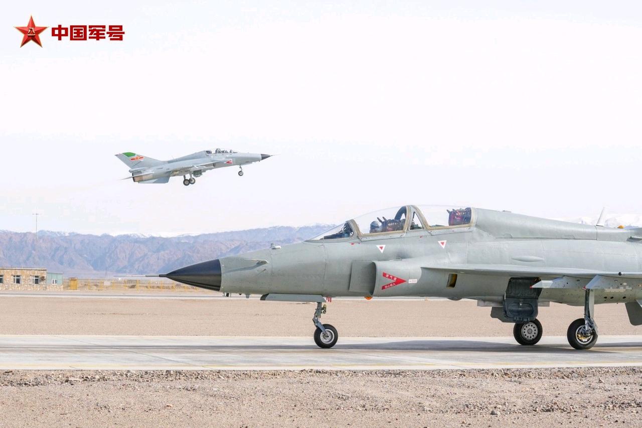 曾经以为这就是贵飞最后一架有人固定翼飞机了，特别是教九在舰载教练机项目竞标失败，