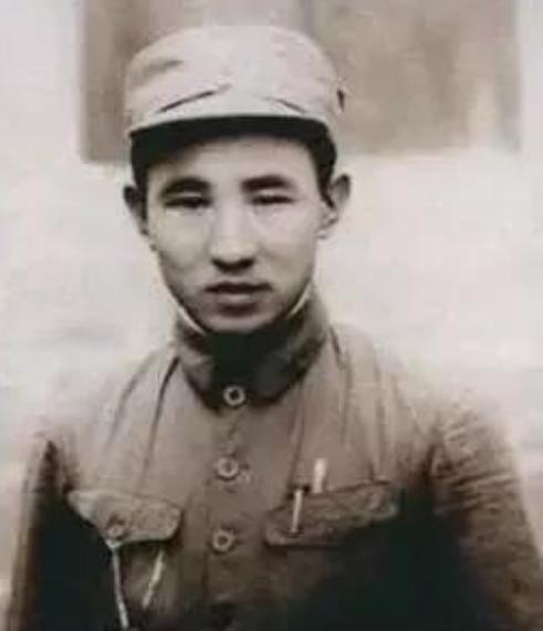 红军第一师长，毛主席曾两次对他面授机宜，为何1958年才被授衔？“1934年1
