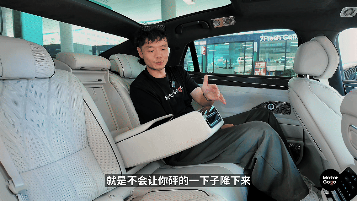 我比较喜欢的比亚迪大汉上的几个点：1、轮毂上的悬浮标，跑起来也是正着的，我查了一下，这个“汉”字，是