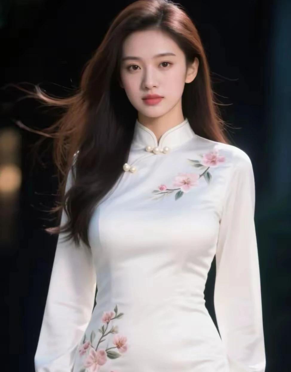 旗袍雅致韵味声，白底素花显风情。青丝如瀑随风舞，容颜绝世韵倾城。