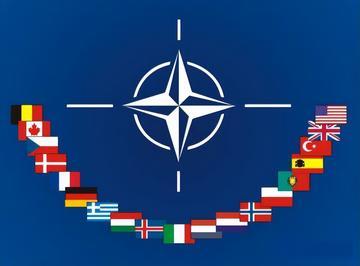 英德硬刚美国，北约真散伙了？3月16日，全球最打脸一幕上演！特朗普刚威胁北约