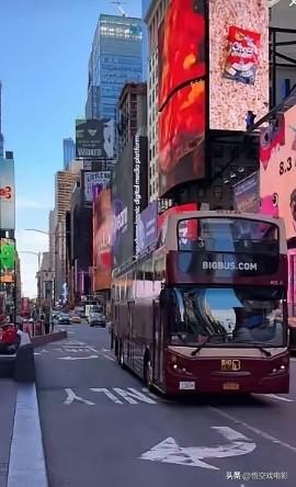 我问美国同学，为啥我们这边总感觉美国要完了？他没急着反驳，先说咱们看报道的视