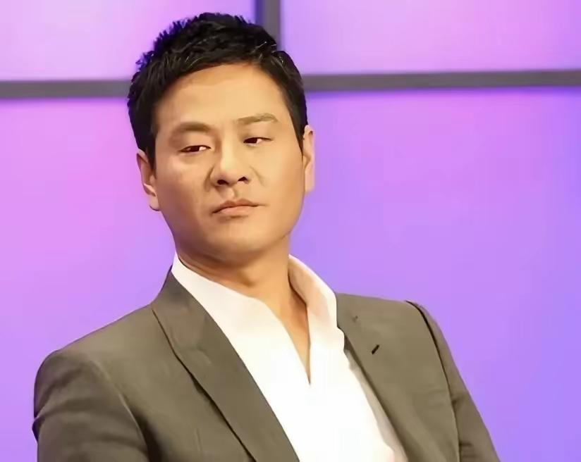 2009年，连奕名为娶小8岁杨若兮，抛弃舍命救他的发妻陈佳妍，不惜净身出户，离婚