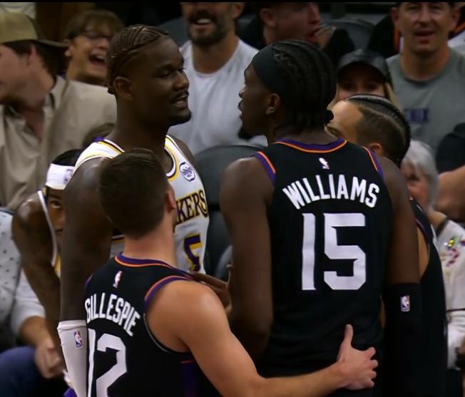 你俩也吵架了！艾顿：你被湖人放弃了！马威：你被太阳抛弃了！两个弃子都能吵