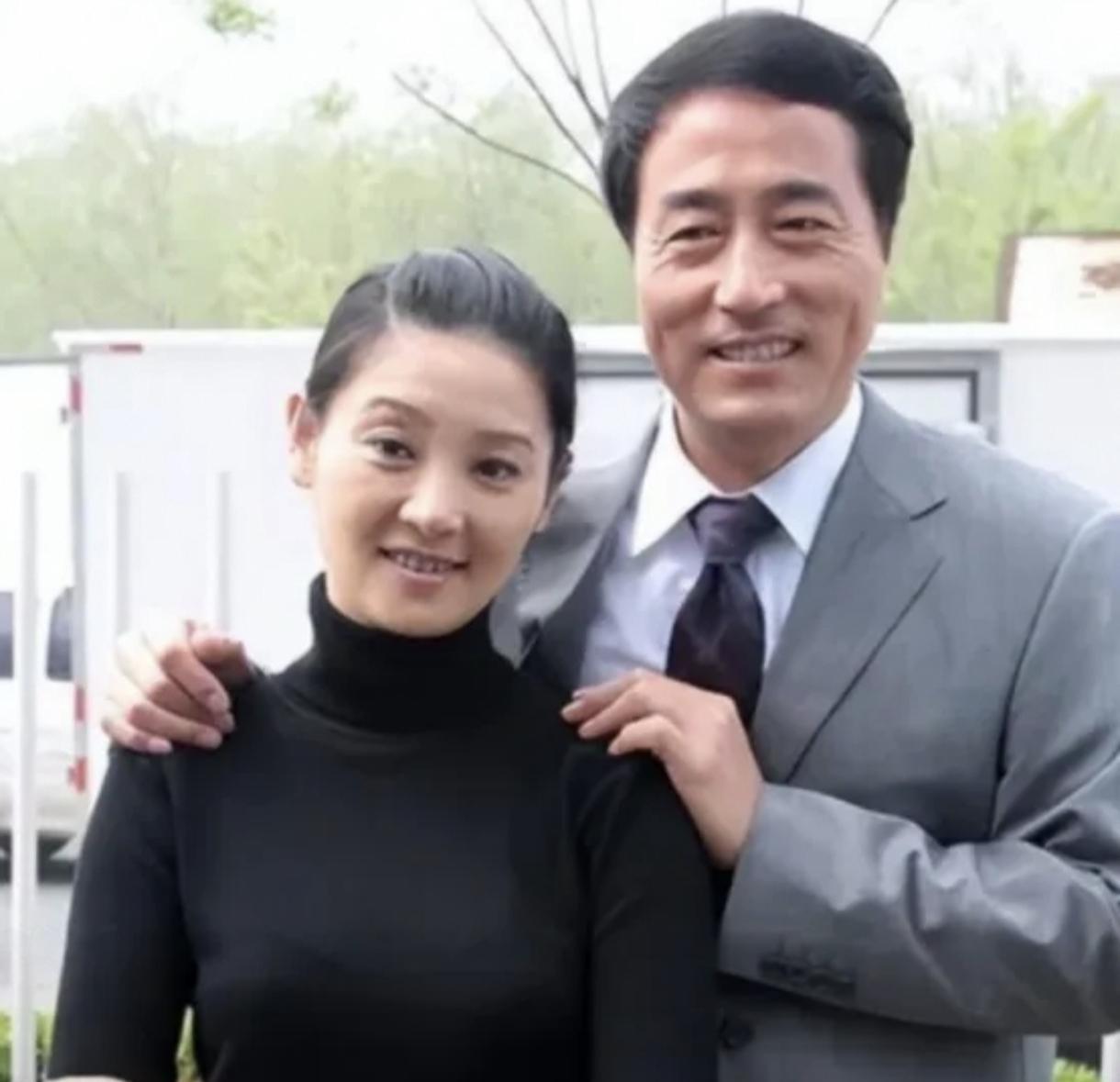 1987年，当时还没啥名气的杨立新，专门跑去把从武汉来北京追梦的徐帆接到家里，这