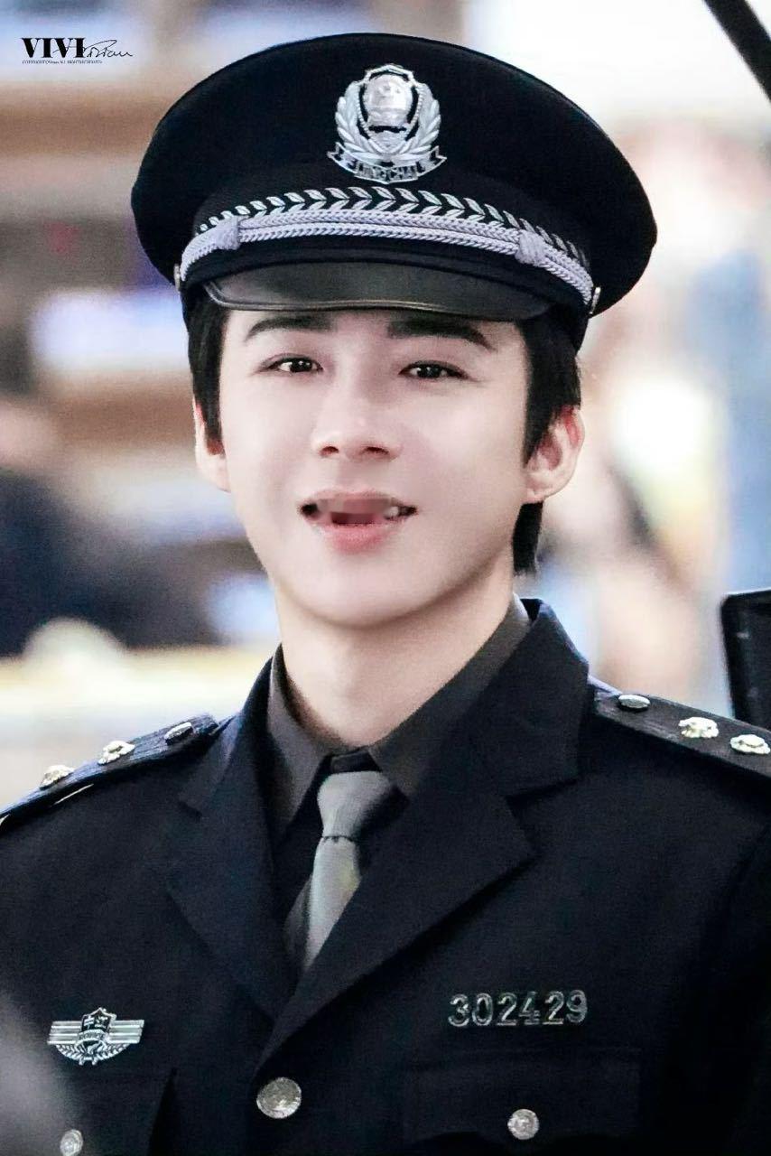 刘宇宁首演刑警刘宇宁的存在就是让黑子破防的——❶你一个网红，不能当歌手。❷你一个