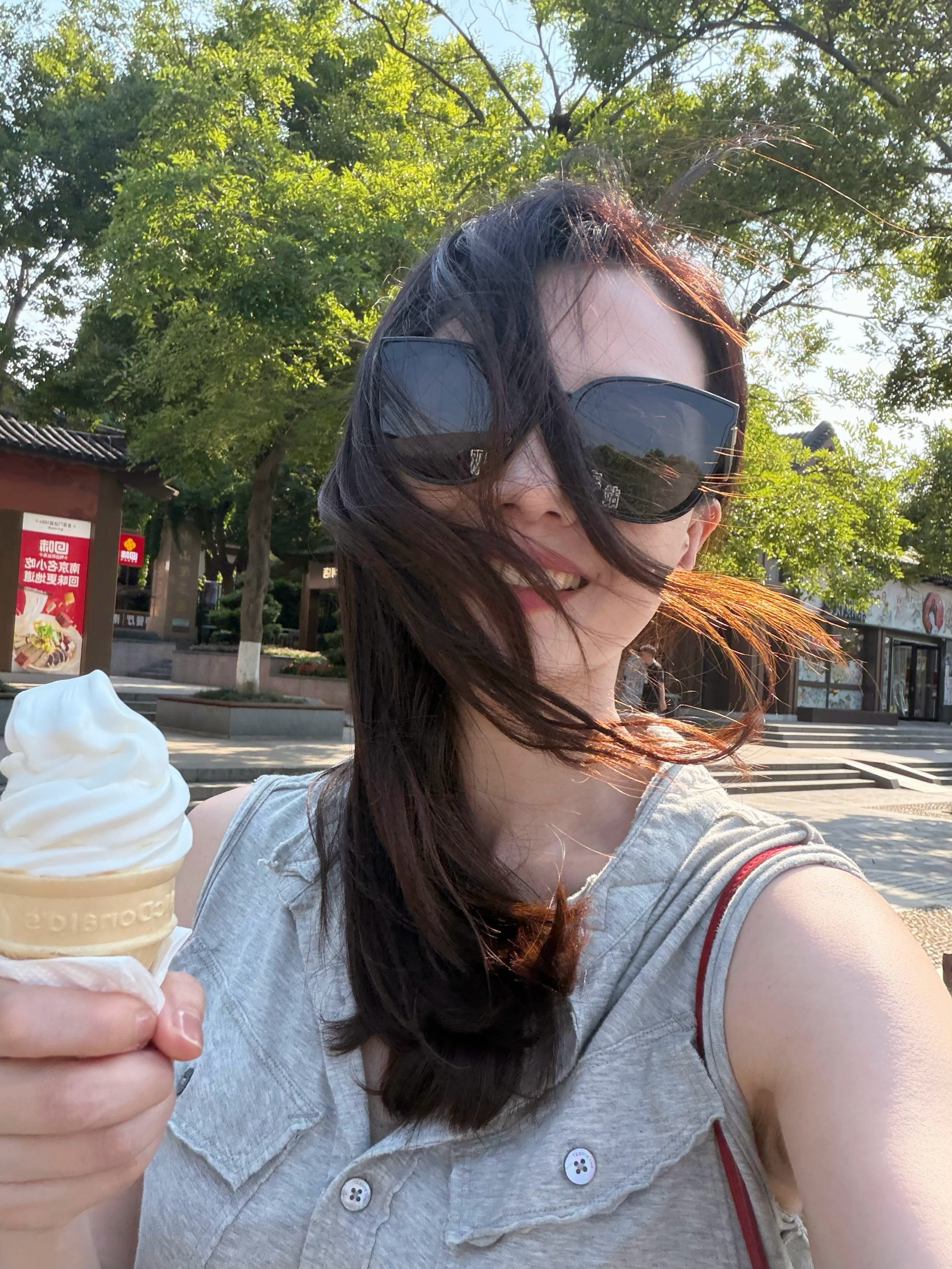 高圆圆南京旅游打卡