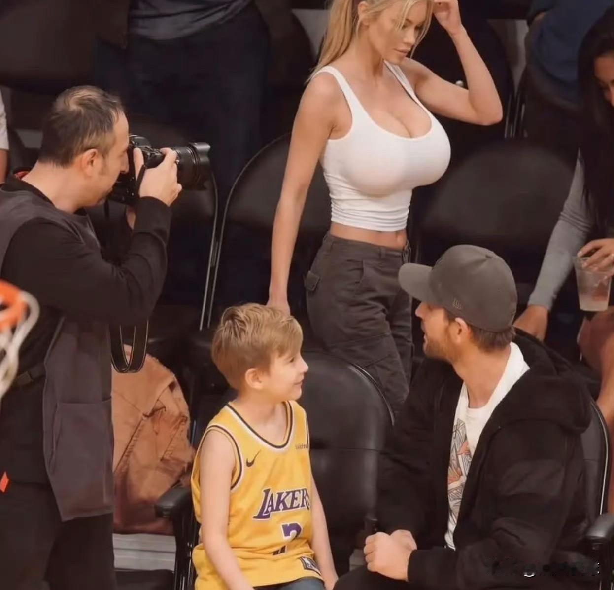 这么大的事看直播的时候居然没发现……