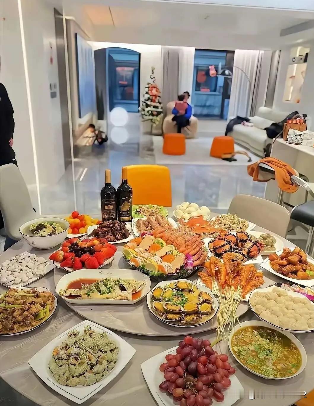 有网友说这是江浙沪的年夜饭？有饺子的就不是江浙沪，一看就是东北人的饮