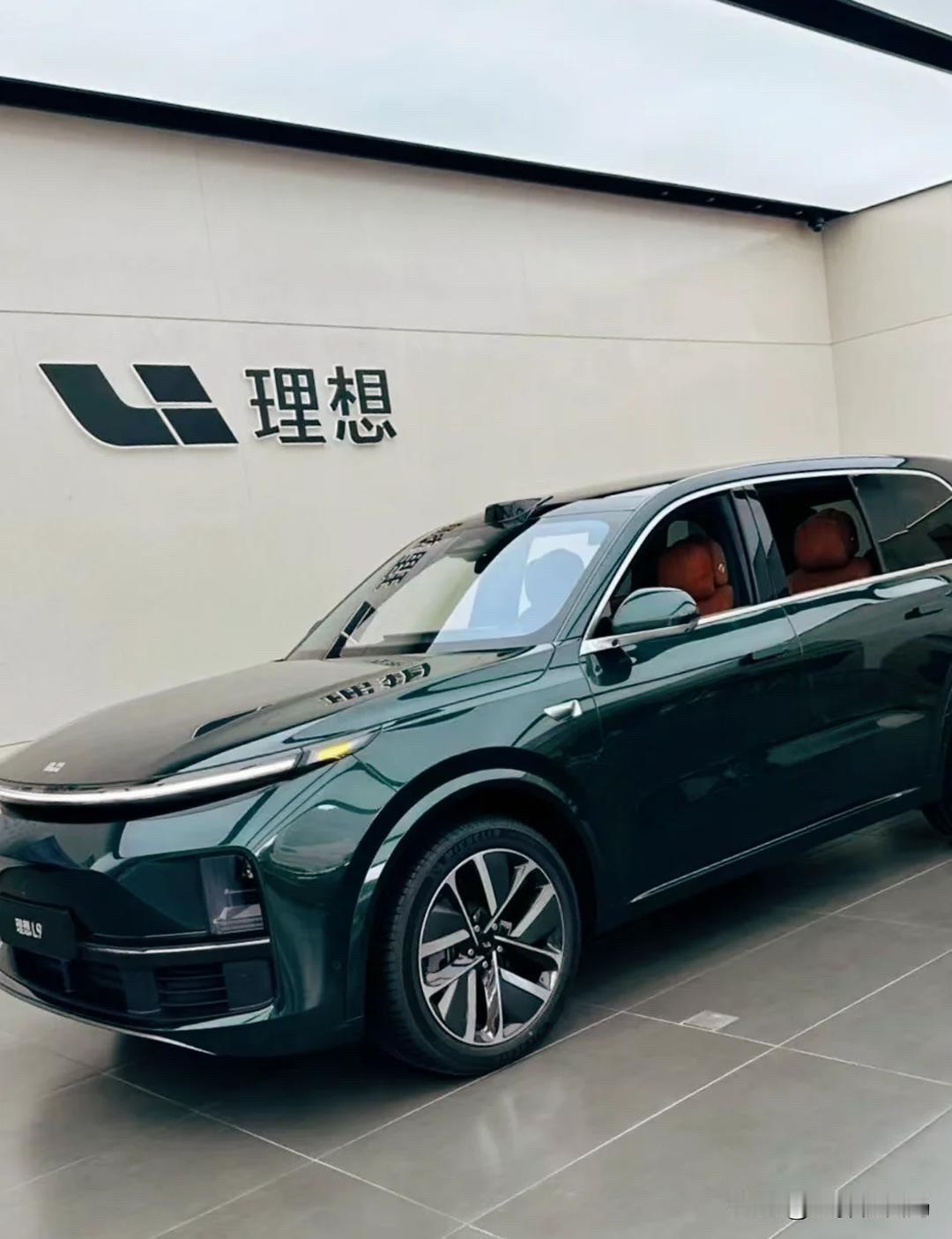 可能理想太“狂”了，分不清大小王了已经。靠“冰箱彩电大沙发”圈粉无数的理想，居