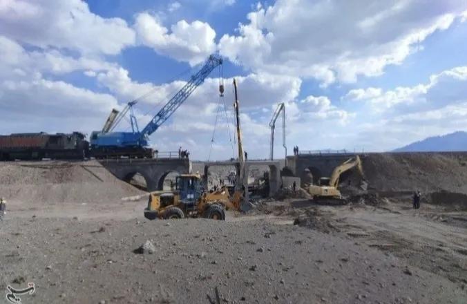 以色列空军在停火前对伊朗南部马什哈德铁路线上的四座桥梁进行了轰炸。在停火后，伊朗