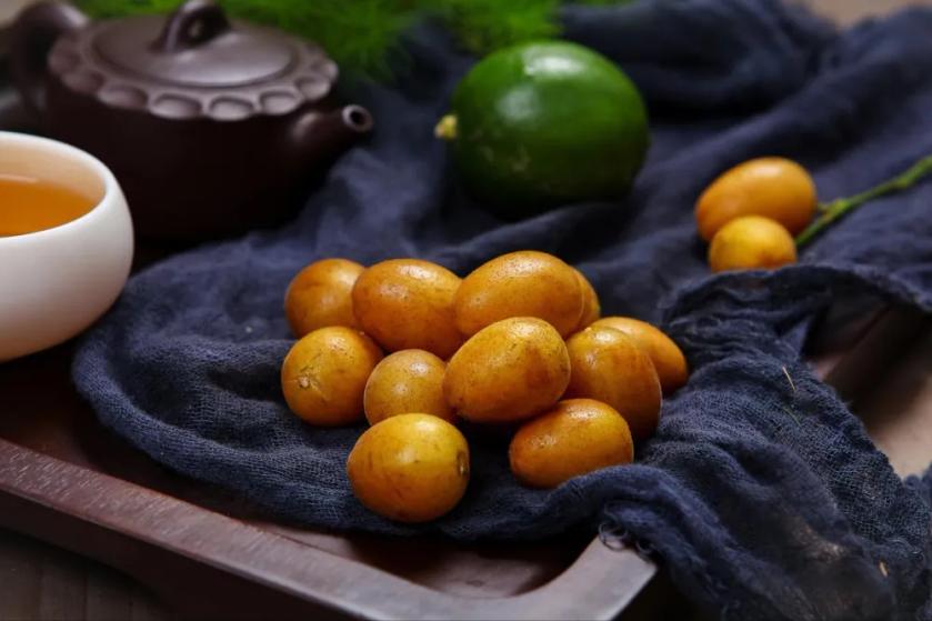 三伏天，请管住嘴！西瓜荔枝要少吃，这5种"黄金果"才是真解暑老话说"热在三伏