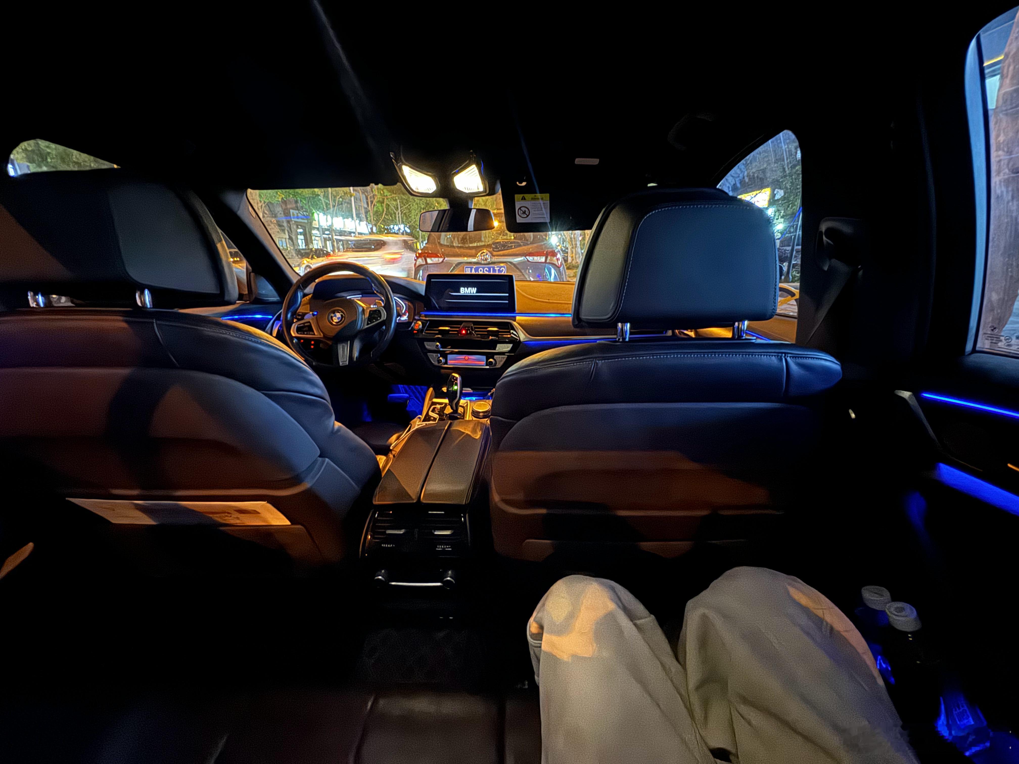 我一朋友买了台540i花了15万2020年上牌卧槽这一听价格好便宜结果一看