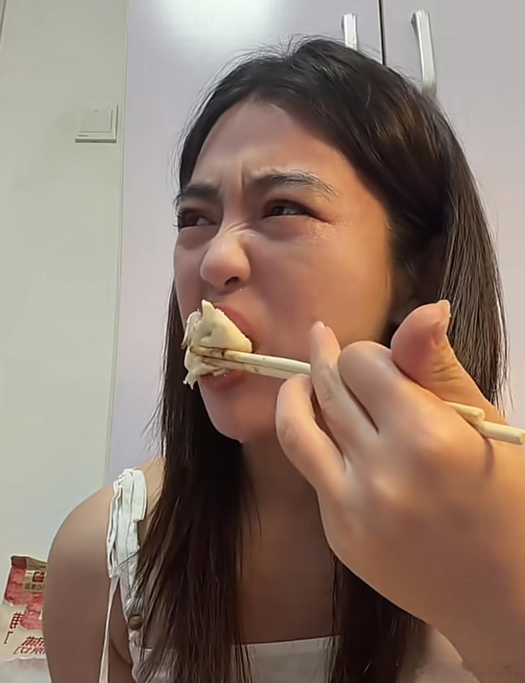 洋洋高锐·我差点嫁人了◎红楼梦西厢记……多少痴爱无人……懂◎葬花吟奔月曲……绵绵