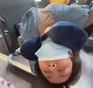 你是有多困多少个小时没睡觉，通宵打王者了吗？