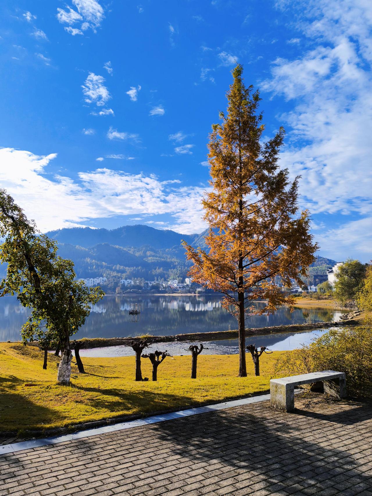 小学和初中如果你们家的孩子成绩不好，那基本上和父母的关系是比较大的，这个阶段的孩