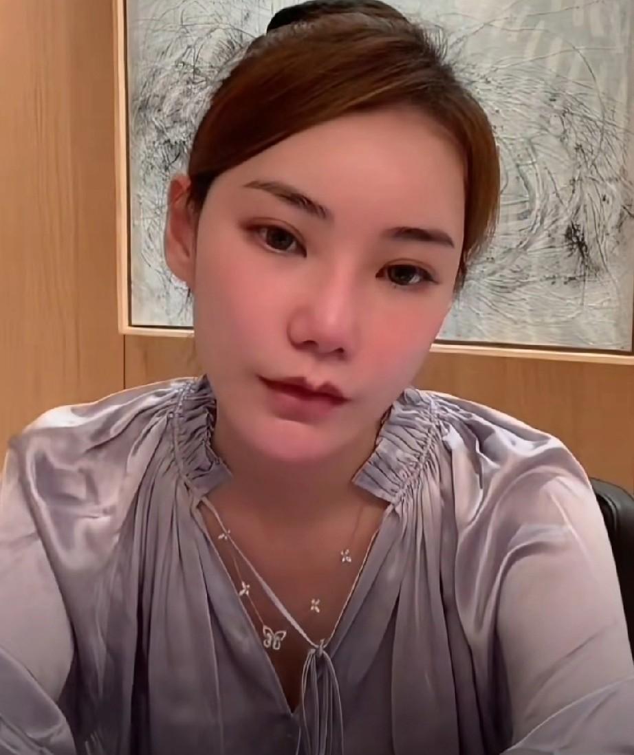 马筱梅直播里说，养了14年的狗狗走了，这话一出来多少人跟着红了眼？最让人揪心的