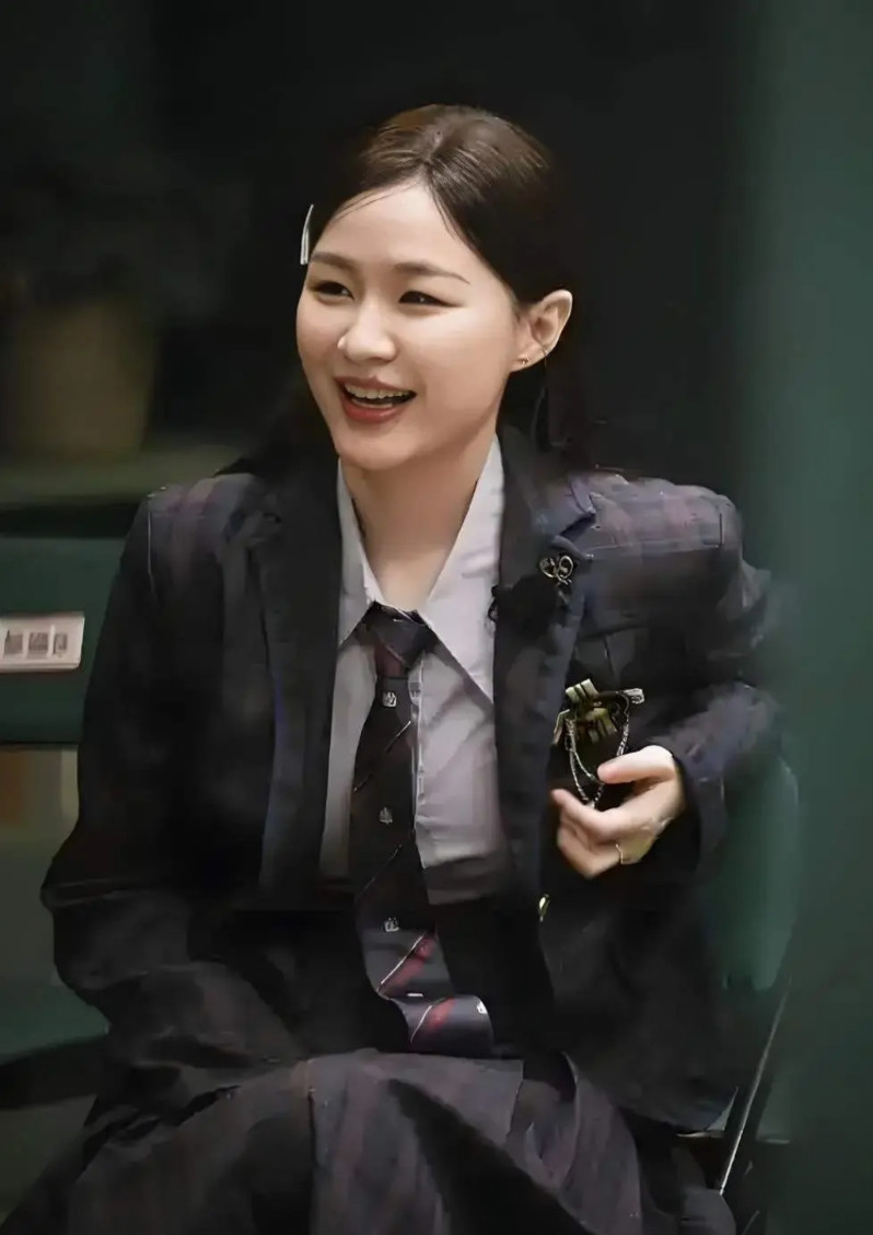 果然，还是男人最懂男人！要说金靖也不漂亮，她老公舒奕橙那么有才华，怎会跟她看