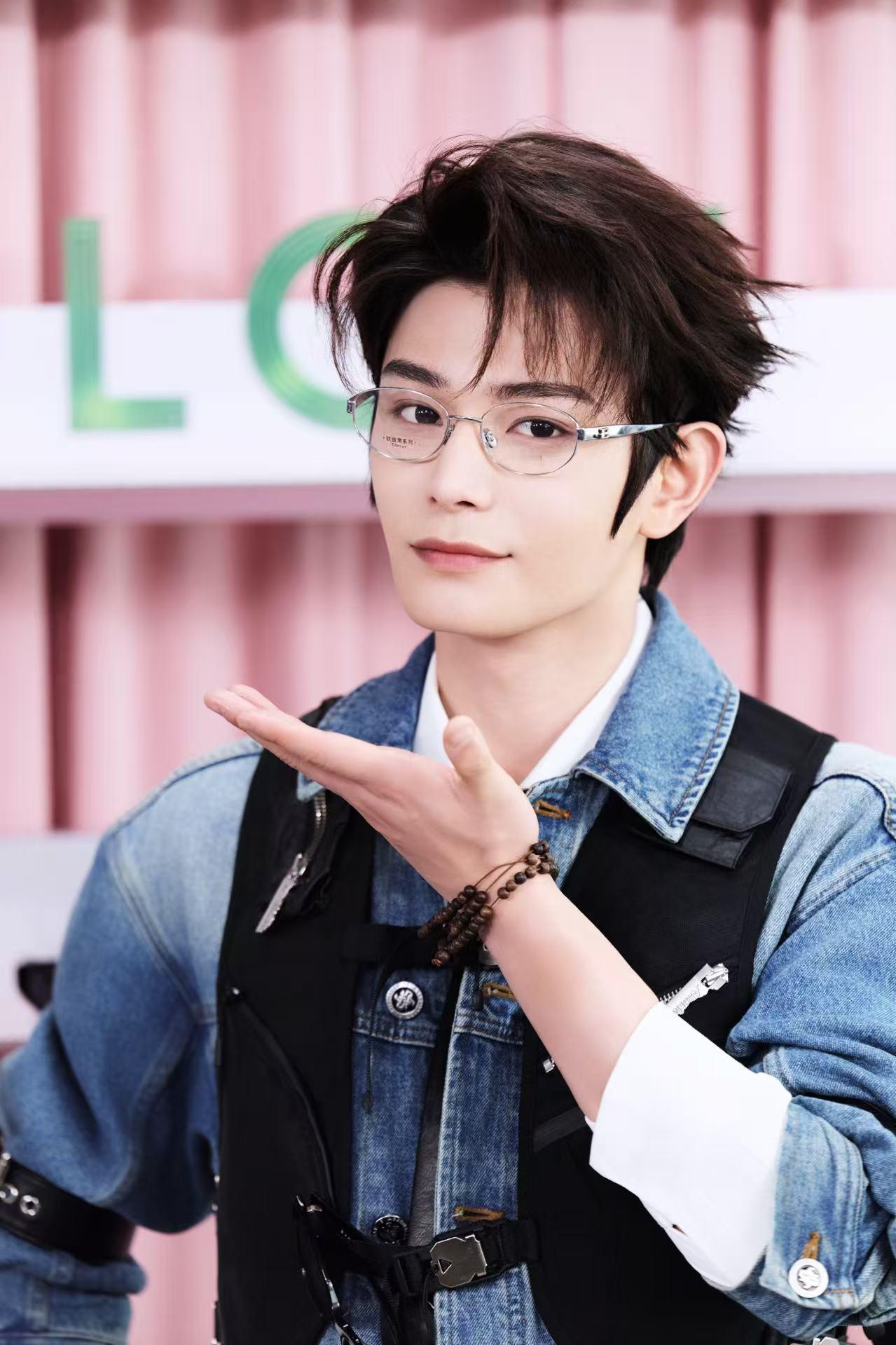 1、孟子义丁禹兮他俩目前都是市场上蛮喜欢用的，鹅厂也在撮合两人二搭悬疑剧《沉默