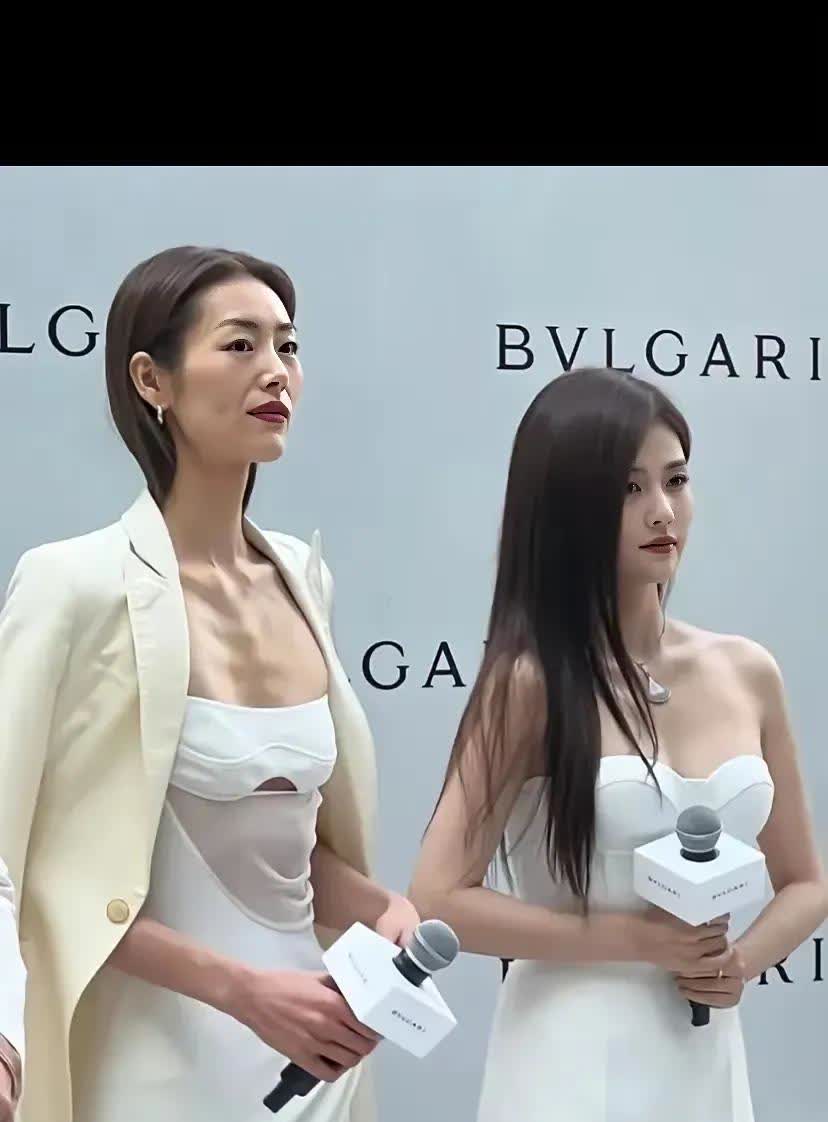 超模太瘦了，反倒不如旁边的的女生。