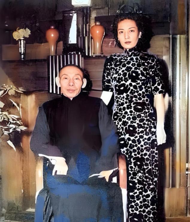 1947年，杜月笙60岁大寿，他以赈济义演的方式邀请名角到上海唱戏，十天里，梅兰