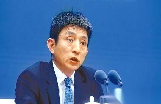 美国财长前脚刚把咱们的谈判代表李成钢骂得狗血淋头，后脚他自己家的“高管”就出来拆