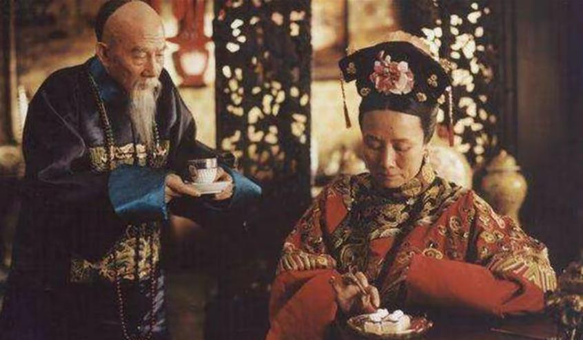 1880年，慈禧48岁，距离丈夫咸丰去世已有17年，而有天她却突然呕吐不止，恶心