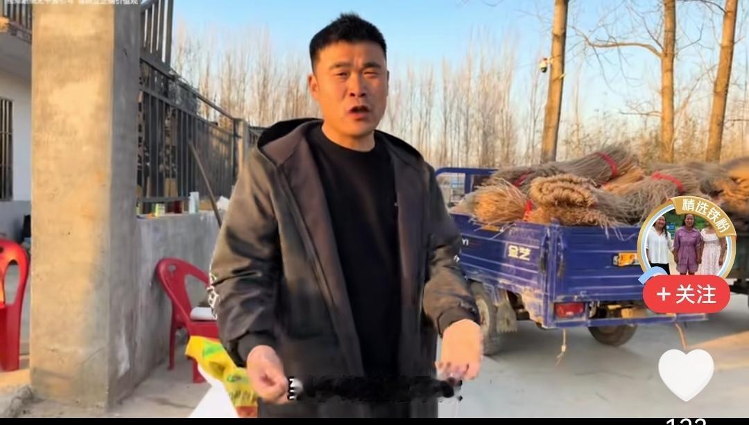 阿杜这回算是白忙活了。李佳那边一句话，到手的生意直接黄了。这到底是唱的哪一出