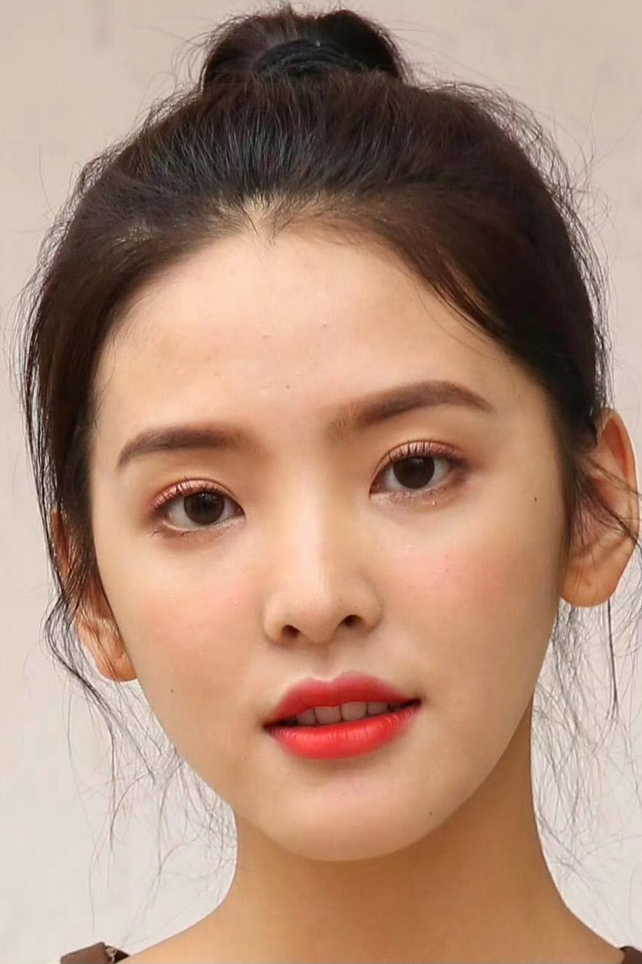 章若楠早期还有点像杨超越​​​