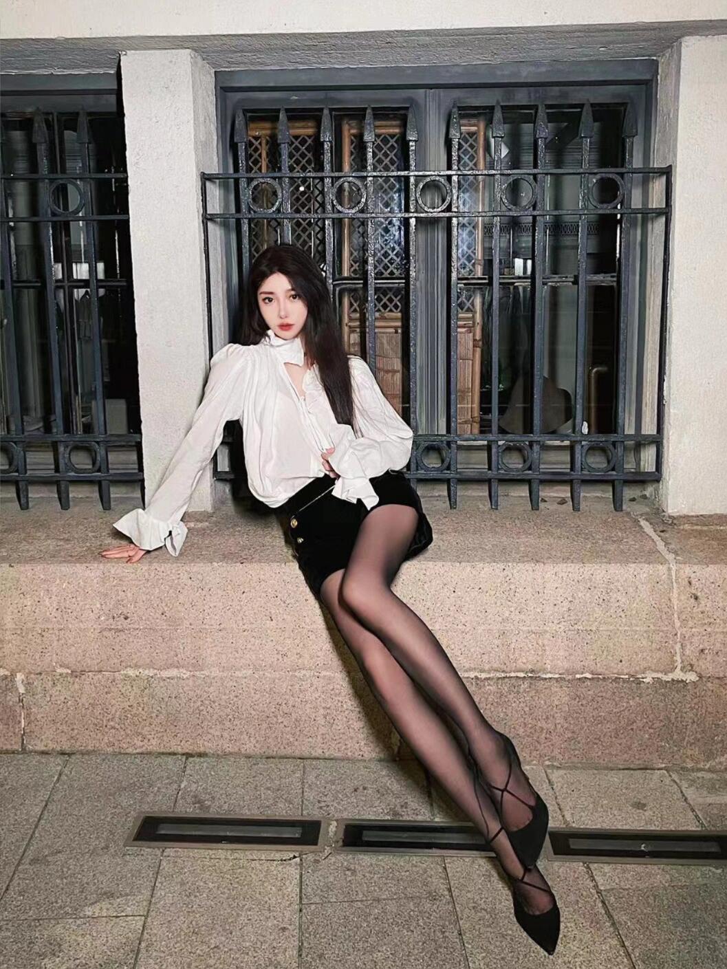 辣妹专属套装🤍🖤很难不爱涞觅润丝屈臣氏丝袜​​​