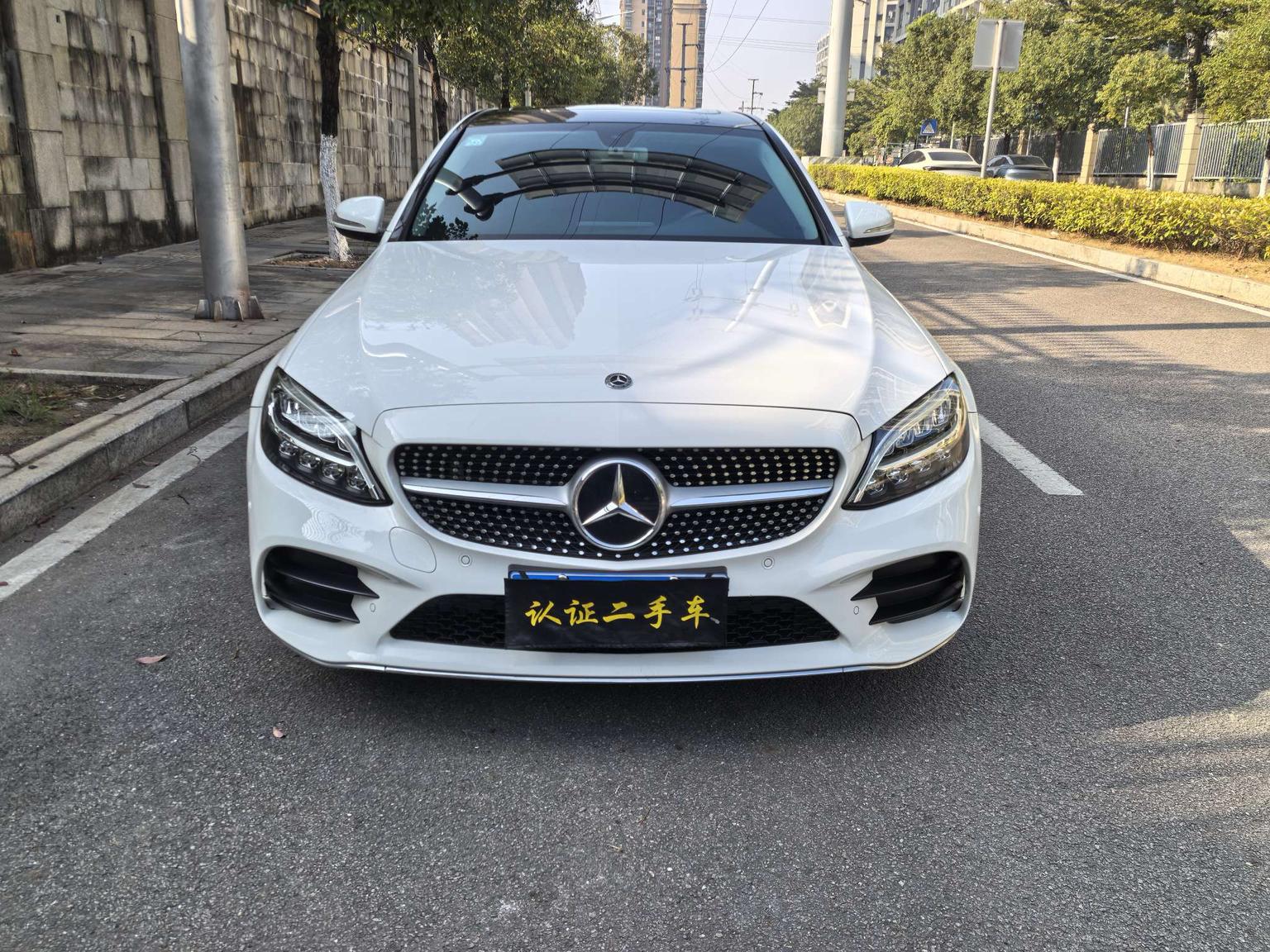 兄弟们，今儿必须给你掰扯明白！奔驰C级二手价已经跌到妈都不认识了。半年前收车价还18万的C级，现在1