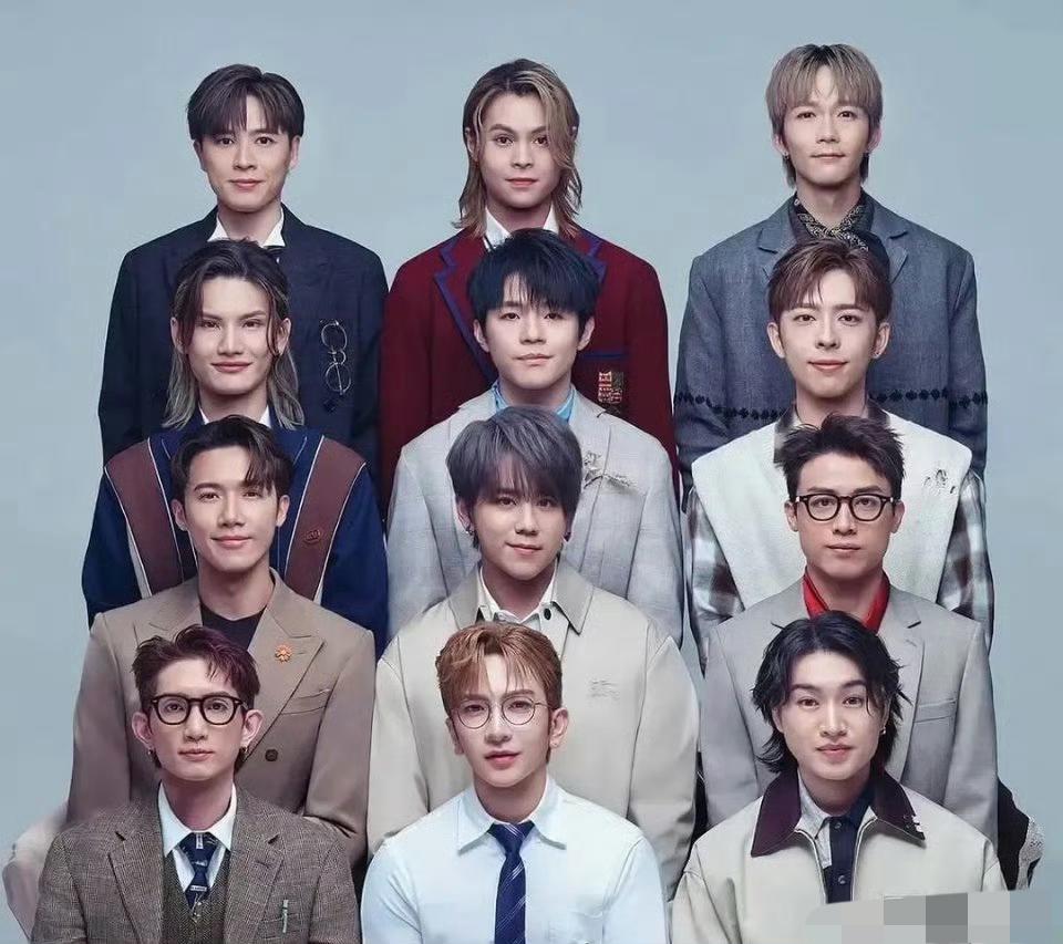 这是香港00后的新生代明星，啥歪瓜裂枣啊，占据C位的是顶流姜涛，看了这张图就理解