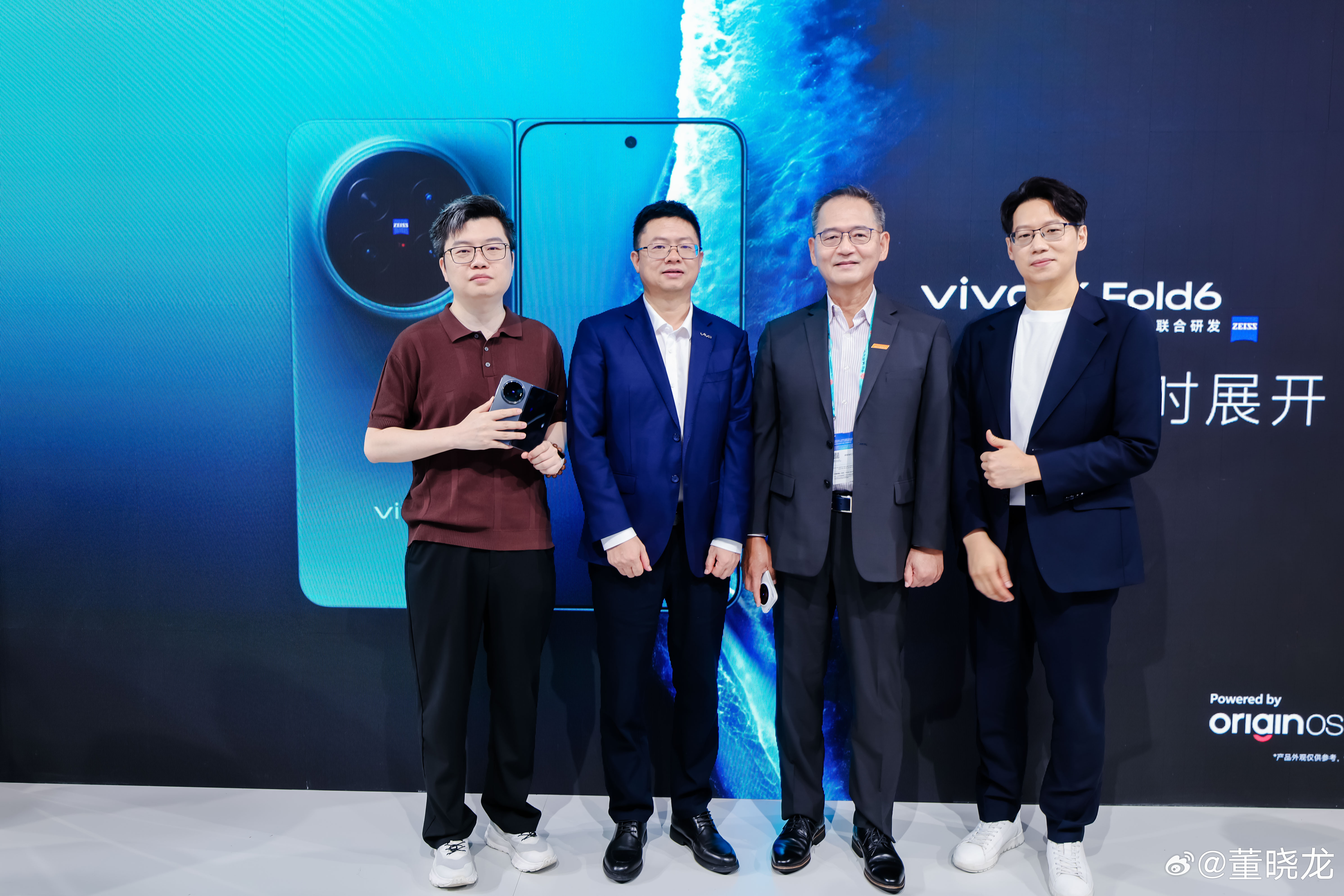 vivoXFold6抢先在MWC26上海亮相，联发科陈一强透露：天玑9500