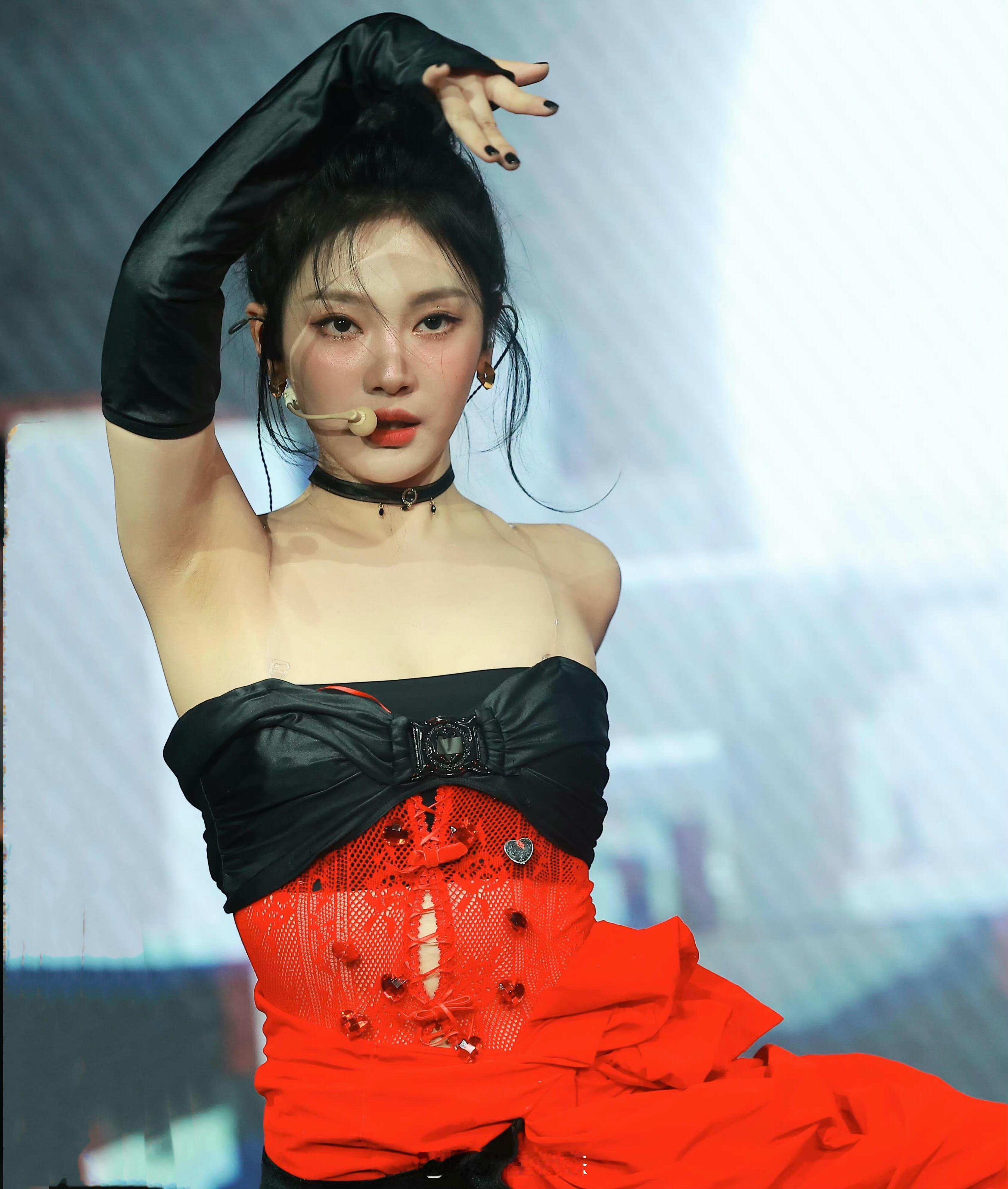 宁艺卓舞台又拽又美闪闪发光​​​