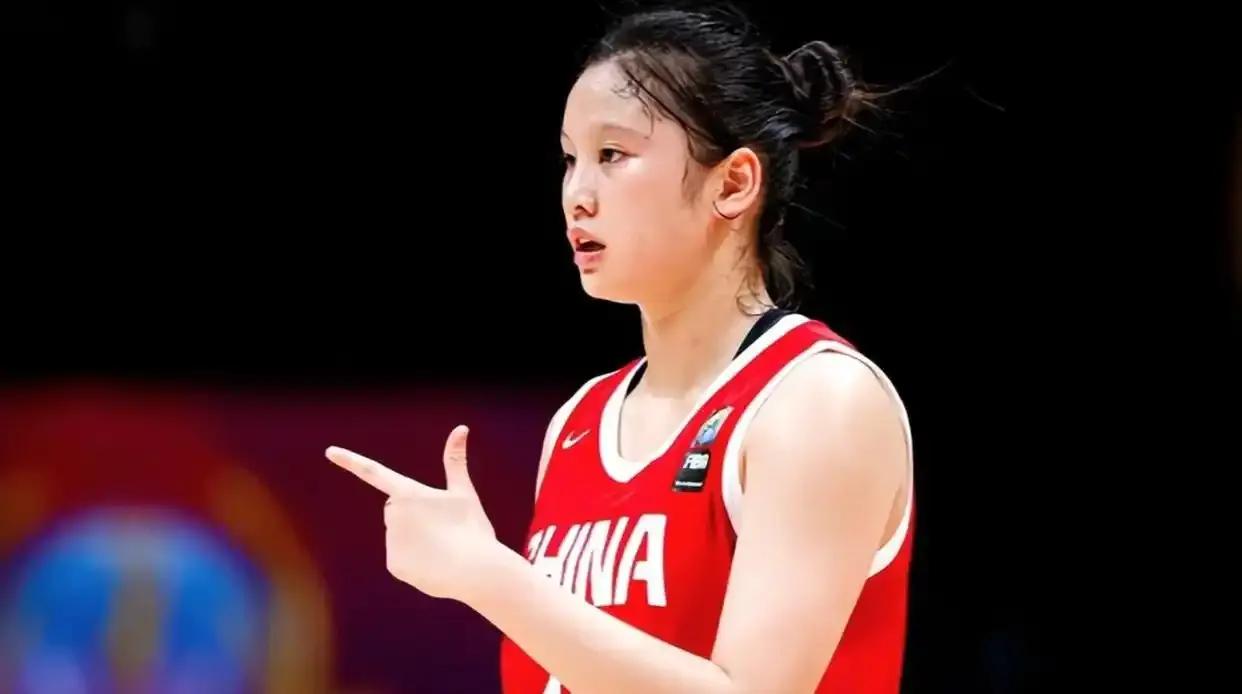 15岁1米93她会是中国女排下一门重炮吗15岁就长到1米93，这样的主攻苗